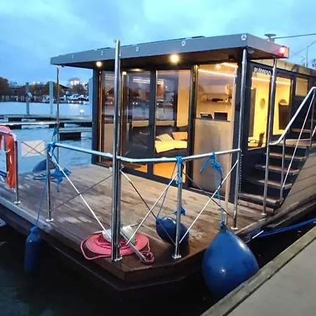Houseboat Water King Plywajacy Dom Na Wodzie, 7 Os Apartment Wroclaw
