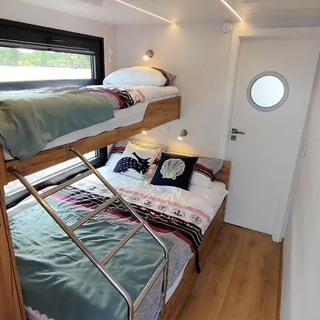 Apartment Houseboat Water King Plywajacy Dom Na Wodzie, 7 Os
