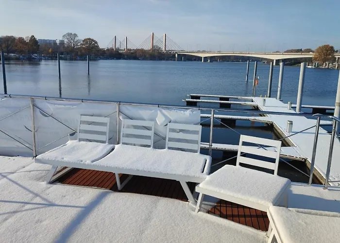 Apartmán Houseboat Water King Plywajacy Dom Na Wodzie, 7 Os *