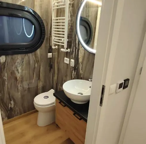 Houseboat Water King Plywajacy Dom Na Wodzie, 7 Os * Vratislav