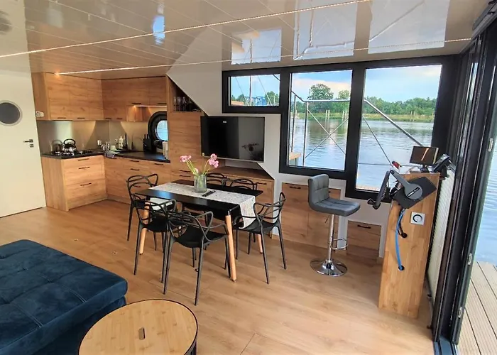 Houseboat Water King Plywajacy Dom Na Wodzie, 7 Os * Vratislav