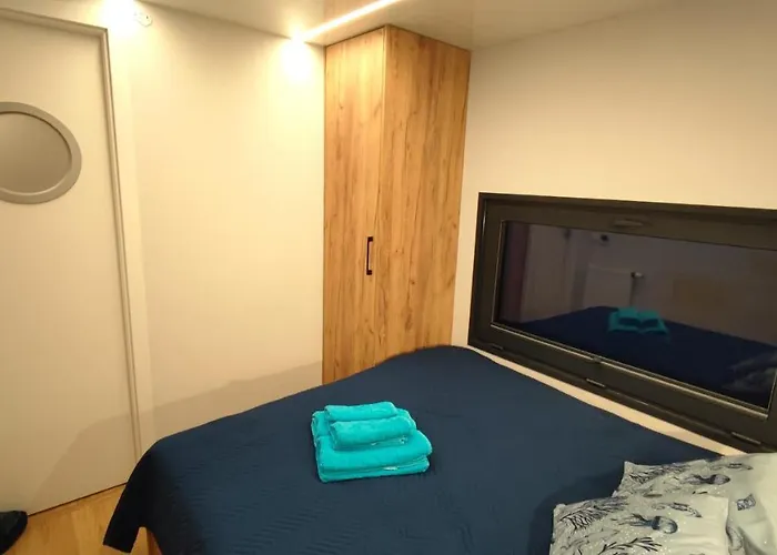 Houseboat Water King Plywajacy Dom Na Wodzie, 7 Os Apartmán *