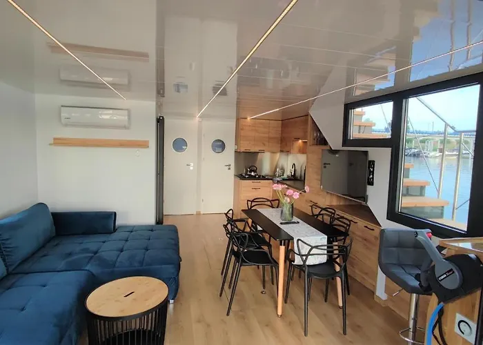 Apartmán Houseboat Water King Plywajacy Dom Na Wodzie, 7 Os