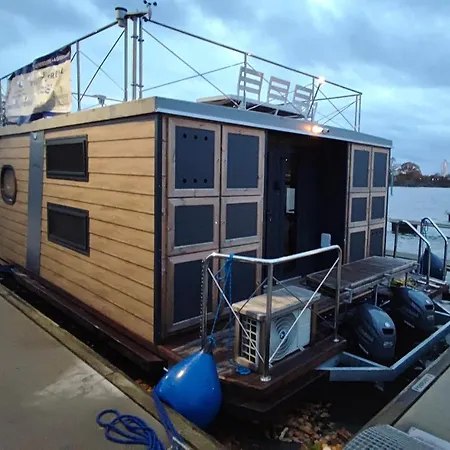 Apartment Houseboat Water King Plywajacy Dom Na Wodzie, 7 Os