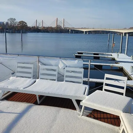 Lejlighed Houseboat Water King Plywajacy Dom Na Wodzie, 7 Os *