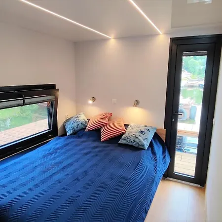 Apartment Houseboat Water King Plywajacy Dom Na Wodzie, 7 Os Wroclaw