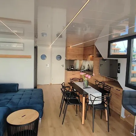 Appartamento Houseboat Water King Plywajacy Dom Na Wodzie, 7 Os